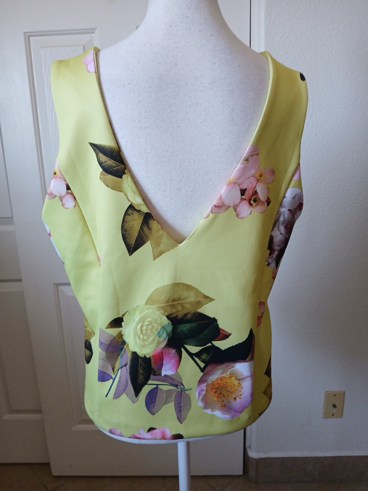 BOLD Elements Women’s Sunday Lemon Floral Print XL Tank Top Sleeveless V-neck