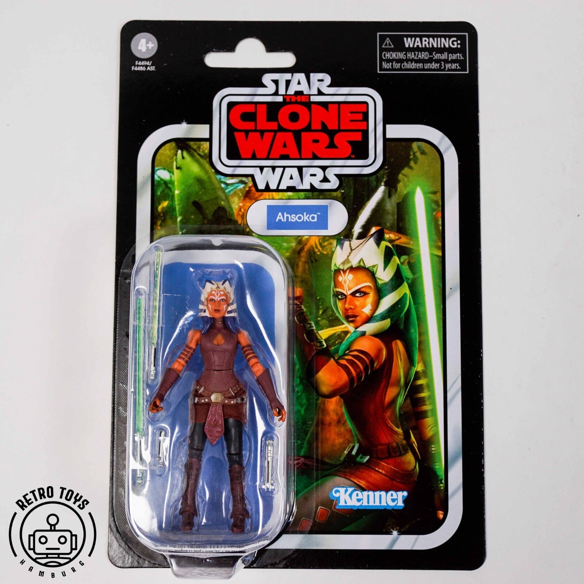 Star Wars Retro Collection Ahsoka Tano Actionfigur – 9,5 Cm Groß, Mit 2 Lichtschwertern, Ab 4 Jahren
