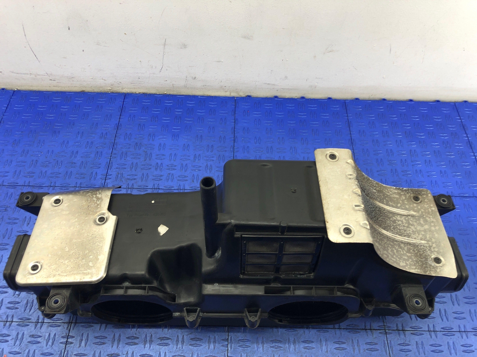 2008-2015 AUDI R8 4.2L ENGINE AIR INTAKE FILTER BOX CLEANER HOUSING 420133845