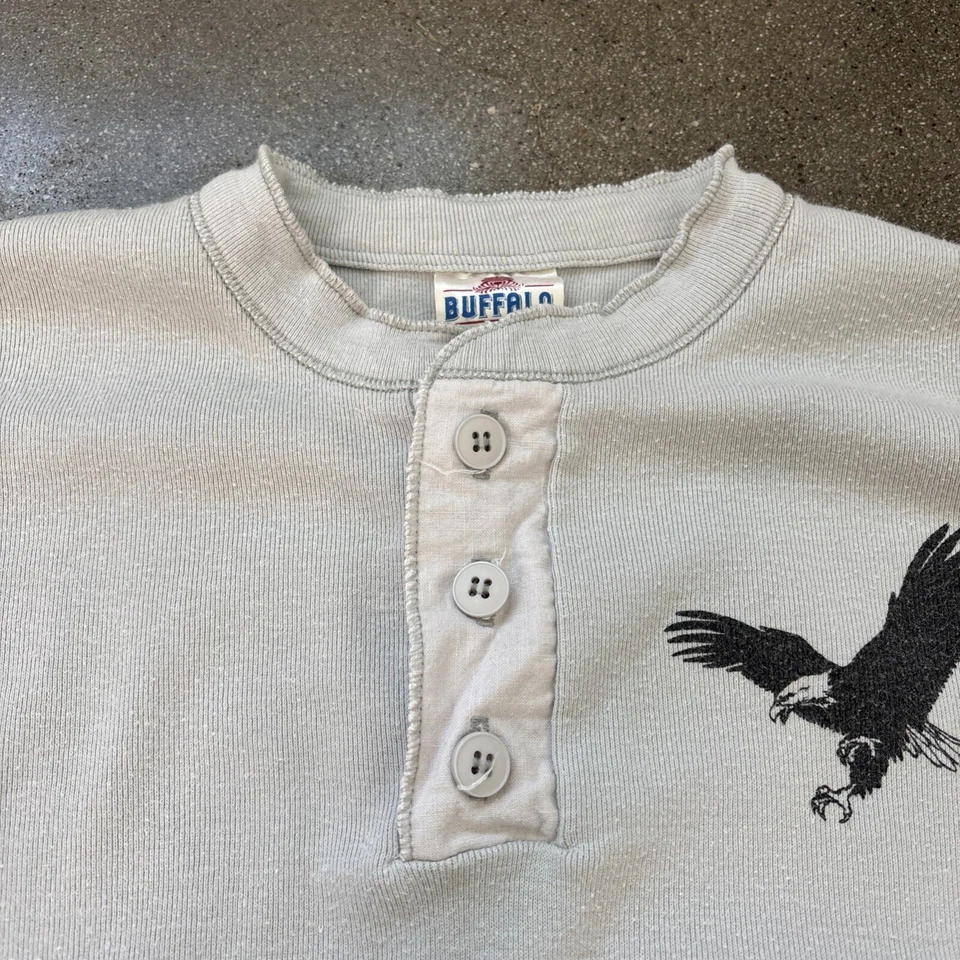 Camiseta Henley Vintage Búfalo Manga Larga Hombre Talla Grande Gráfico Águila RARA Foto 2 de 4
