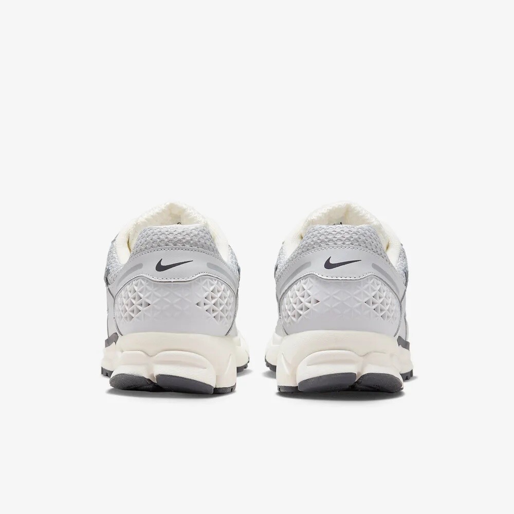 Size 9 - Nike Air Zoom Vomero 5 Photon Dust Metallic Silver