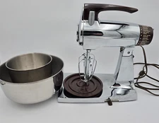Vintage Sunbeam Mixmaster Deluxe 12-Speed Mixer Brown Chrome Beaters Bowls Works