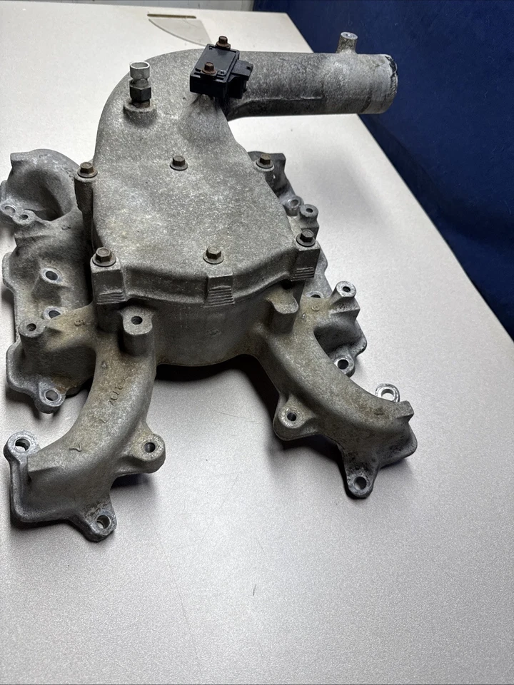 Chevy GMC C/K 2500 3500 6.5 Diesel Engine Intake Manifold & Air Intake Elbow OEM - Image 2 of 4