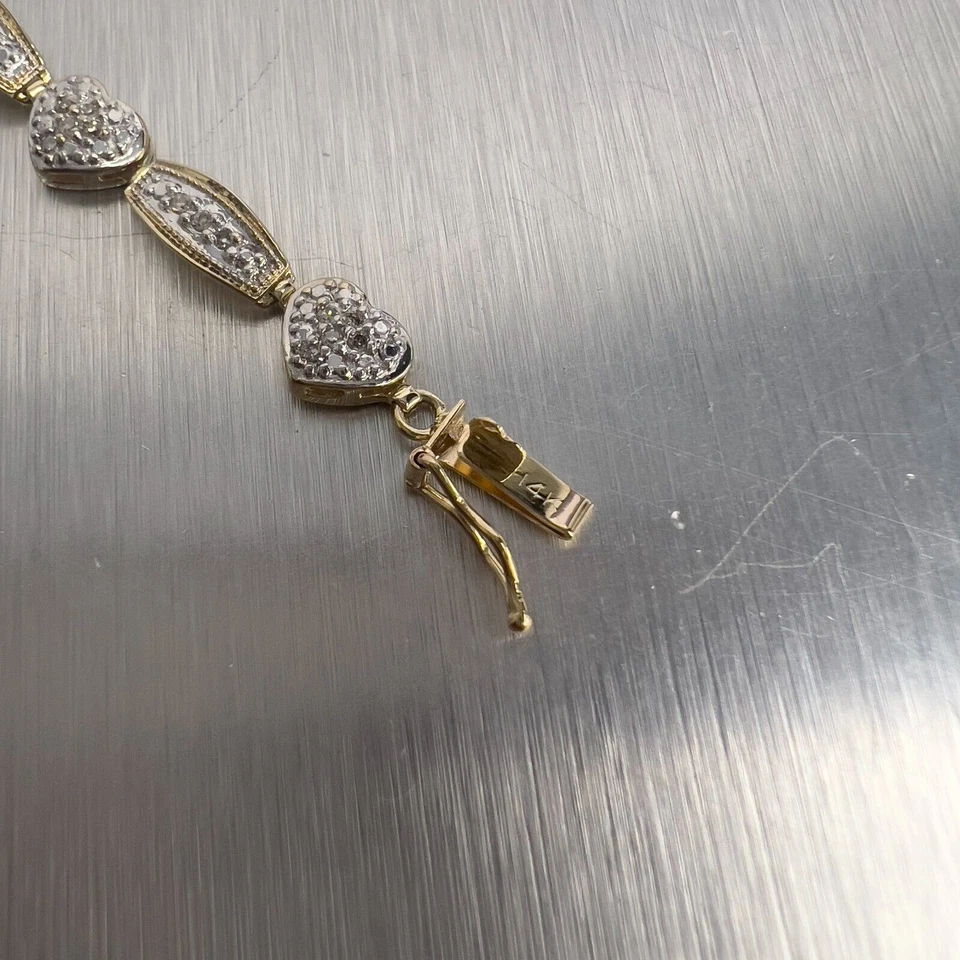 Brazalete Estación Corazón Diamante Oro Amarillo y Blanco 14k 0.35ctw H I1 8" Foto 4 de 4