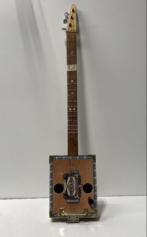 Alec Bradley Sun Grown Blend 3-String Acoustic-Electric Cigar Box Guitar