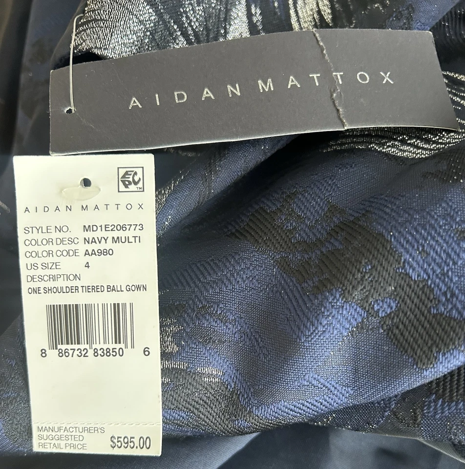 Nuevo vestido Aidan Mattox talla 4, con un hombro en capas, color: azul marino/plateado. Foto 3 de 3