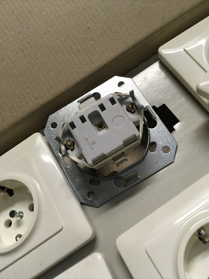 Siemens Delta Plus Steckdosen Titanweiß 5UB1 510 - Bild 3 von 4