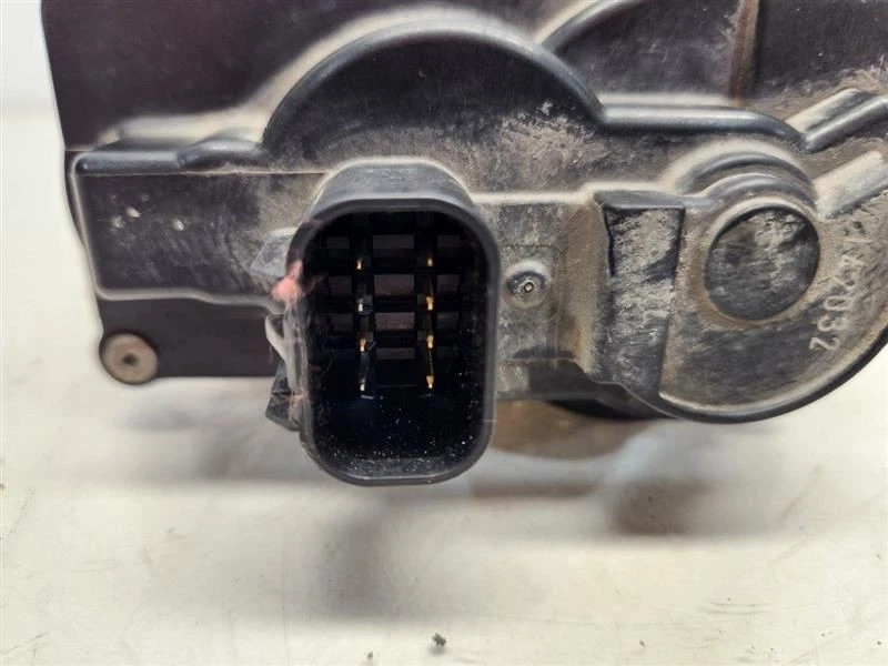 Chevrolet Suburban 1500 2003-06 (5,3 L/AT) conjunto de carrocería del acelerador Foto 4 de 4