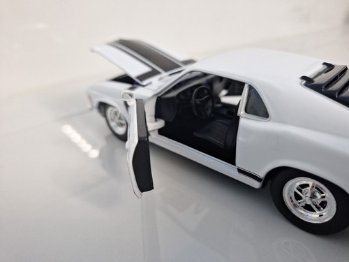 Ford Mustang Boss 302 1970 1/24 Diecast Modell von Welly - WEISS  - Bild 7 von 10