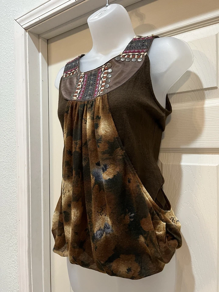 Blusa sin mangas Lulumari para mujer pequeña marrón lentejuelas frente cintura ajustada satinada Foto 2 de 4