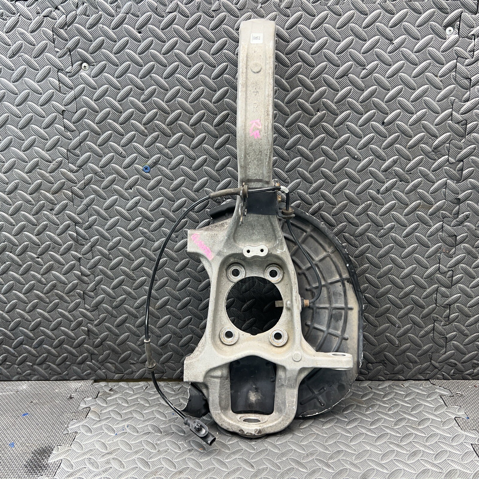 OEM 2014-2020 MASERATI QUATTROPORTE RIGHT FRONT SPINDLE KNUCKLE SUSPENSION
