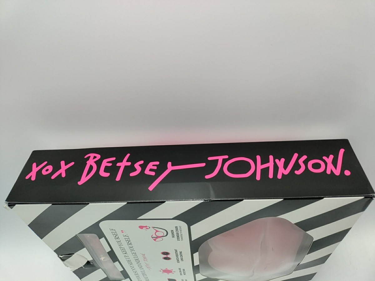 Betsey Johnson XOXO Metal Sunglasses Case & Chain Black And White NIB Betsey Johnson XOXO Metal Sunglasses Case & Chain , BE302  main image 3