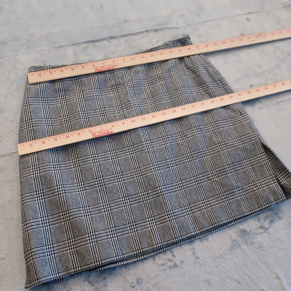 Falda corta NY&CO talla 14 negra a cuadros mezcla de lana aberturas forradas a lápiz Foto 2 de 4