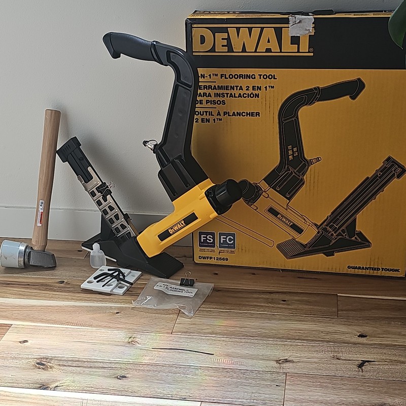DEWALT 2-in-1 16-Gauge Nailer/15-1/2-Gauge Stapler Flooring Tool DWFP12569