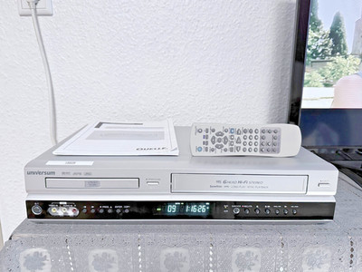 VHS UNIVERSUM DVD VCR 4330 mit Handbuch Videorecorder DVD Player Kombination