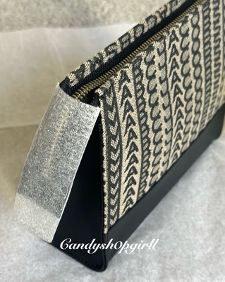 ★Marc Jacobs★9月8日までの特価★The Monogram Travel Pouch Marc Jacobs The Travel Pouch | Black | FARFETCH
