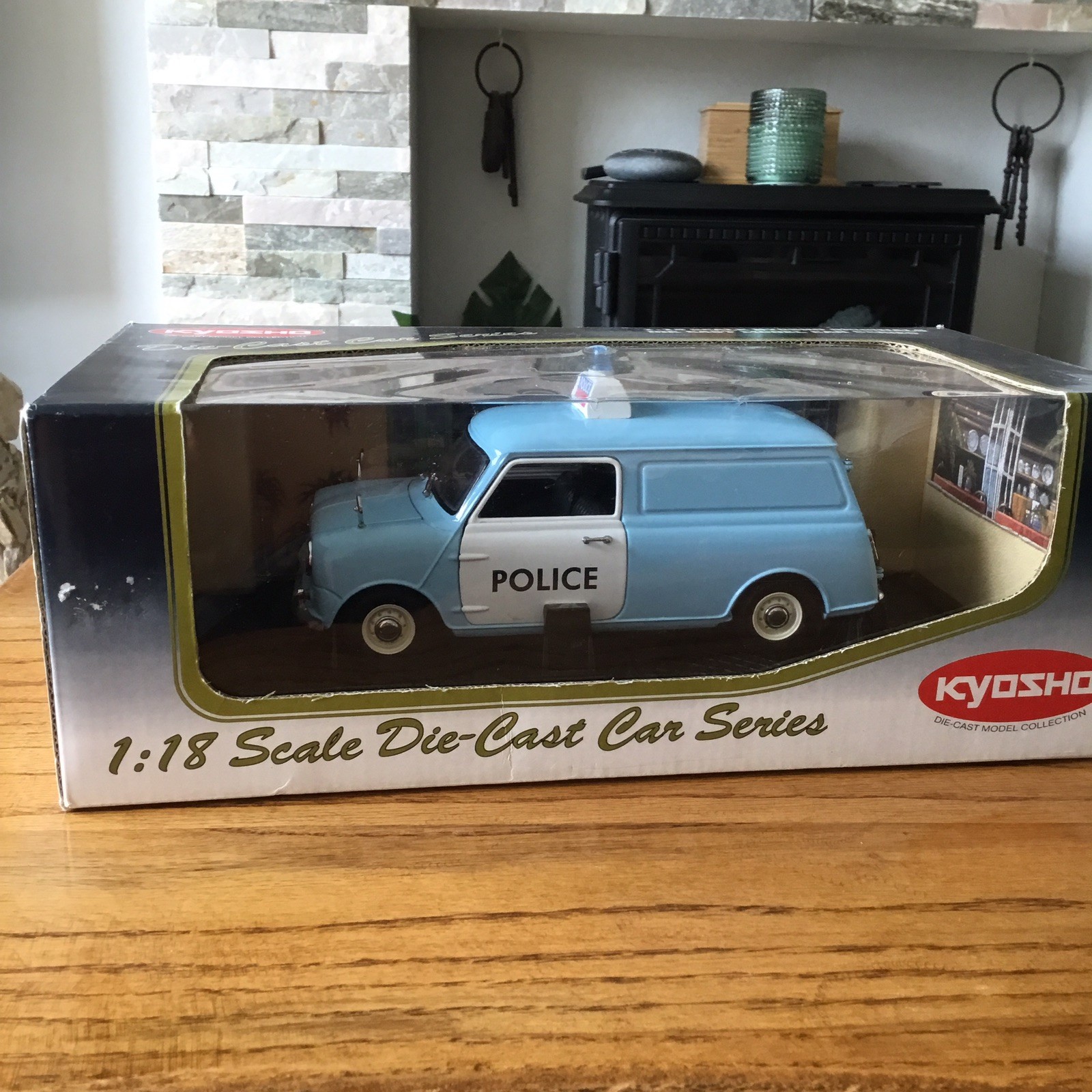 Kyosho Mini Van Police 1:18 08193B