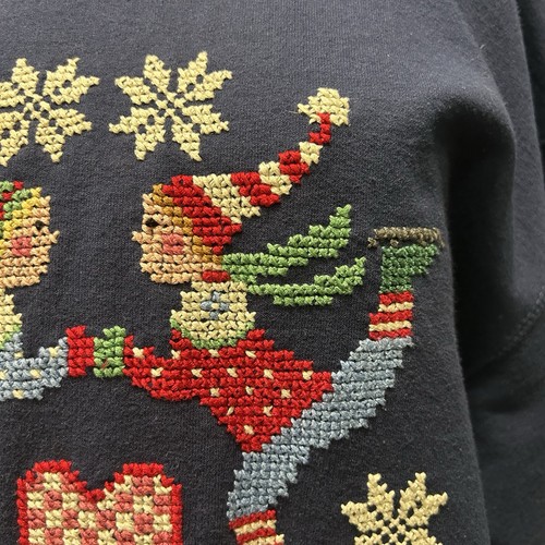 Vintage 90s Sweatshirt Womens L Navy Blue CrossStitch Skating Couple Love Heart - Imagen 3 de 5