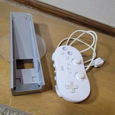 Nintendo Wii Classic Controller RVL-003 White & Stand RVL-019 Wired Ergonomic