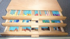 Holzkasten Utensilienkoffer 3 Etagen mit 88 DERWENT Watercolor Künstlerfarben St