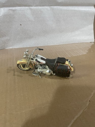 Maisto 1/18 Scale Harley Davidson Diecast Motorcycle - Picture 2 of 5