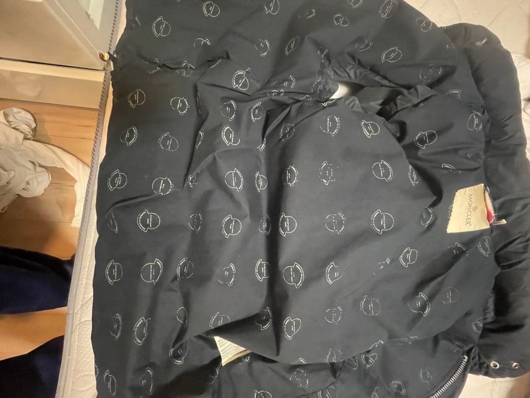 Moncler V Vest Black L thumbnail 9