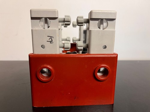 Hoefer Dual-Gel Caster Assembly for Mighty Small Vertical Electrophoresis unit - Picture 3 of 5