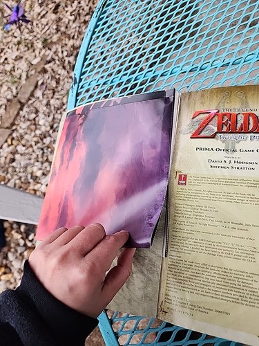 Legend of Zelda Twilight Princess Wii Strategy Guide Premiere Edition + Poster - Picture 2 of 6