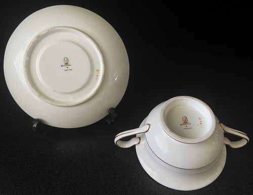 4 sets of Antique Wedgwood England Footed and Handled Bouillon Cups and Saucers - Picture 6 of 12