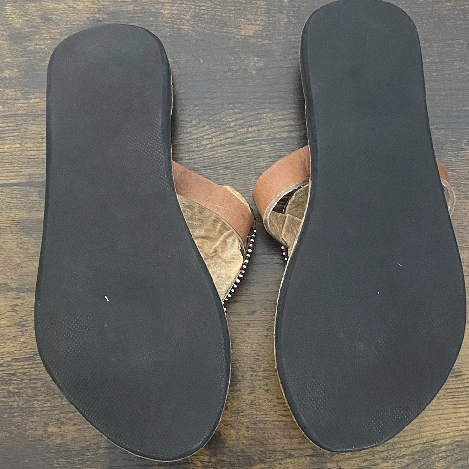 Sandálias femininas de couro com miçangas Africa tamanho 37 feitas à mão EUA Tamanho 7 NOVO - Imagem 4 de 4