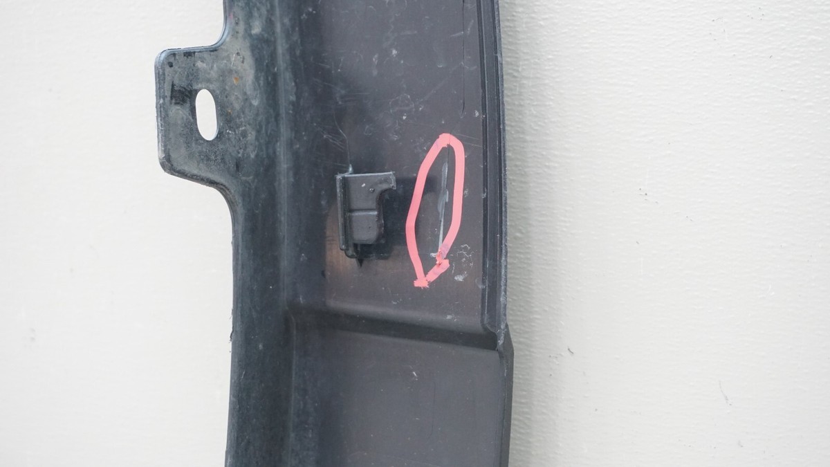 Q　904545 お急ぎ、 天板通気穴 2016-2023 MAZDA CX-9 FRONT LEFT DRIVER SIDE FENDER FLARE MOLDING