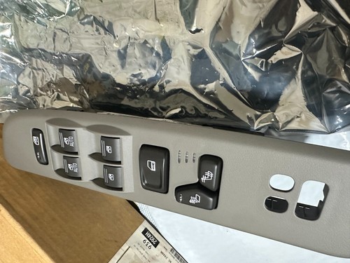 ONE GENUINE GM DOOR LOCK AND WINDOW SWITCH 25866998 - Picture 8 of 9