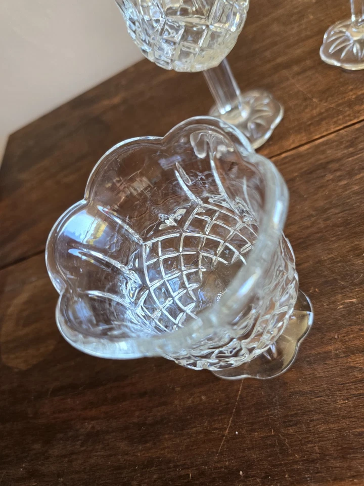 Juego de 3 candelabros votivos transparentes con patas de vidrio con forma de tulipán interiores para interiores de hogar Foto 4 de 4