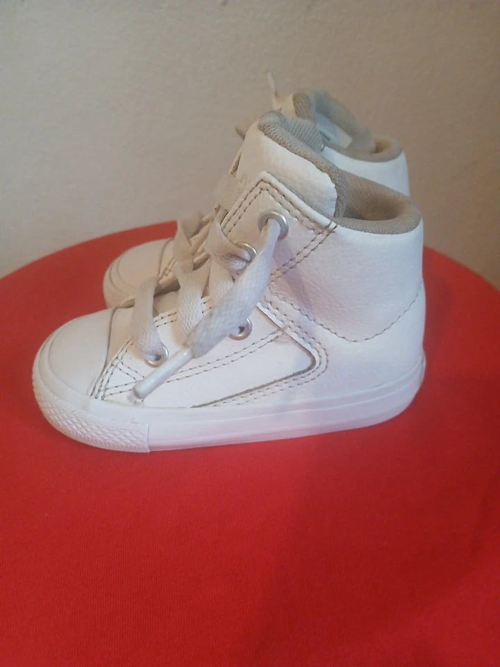 Chuck Taylor Leather All-Star Infant/ Toddler Sz 5 - Image 3 of 4