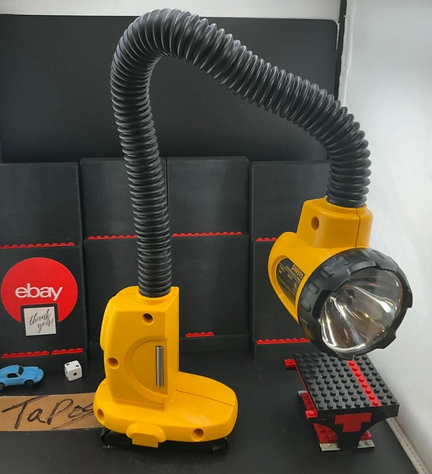 Luz Recargable Dewalt DW919 Sin Batería 18 Voltios Probada Excelente Estado 📦 Foto 2 de 4