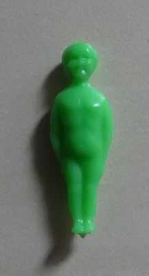 Fèves ancienne Plastique Bébé Vert Grande Taille 4cm - Photo 1/2