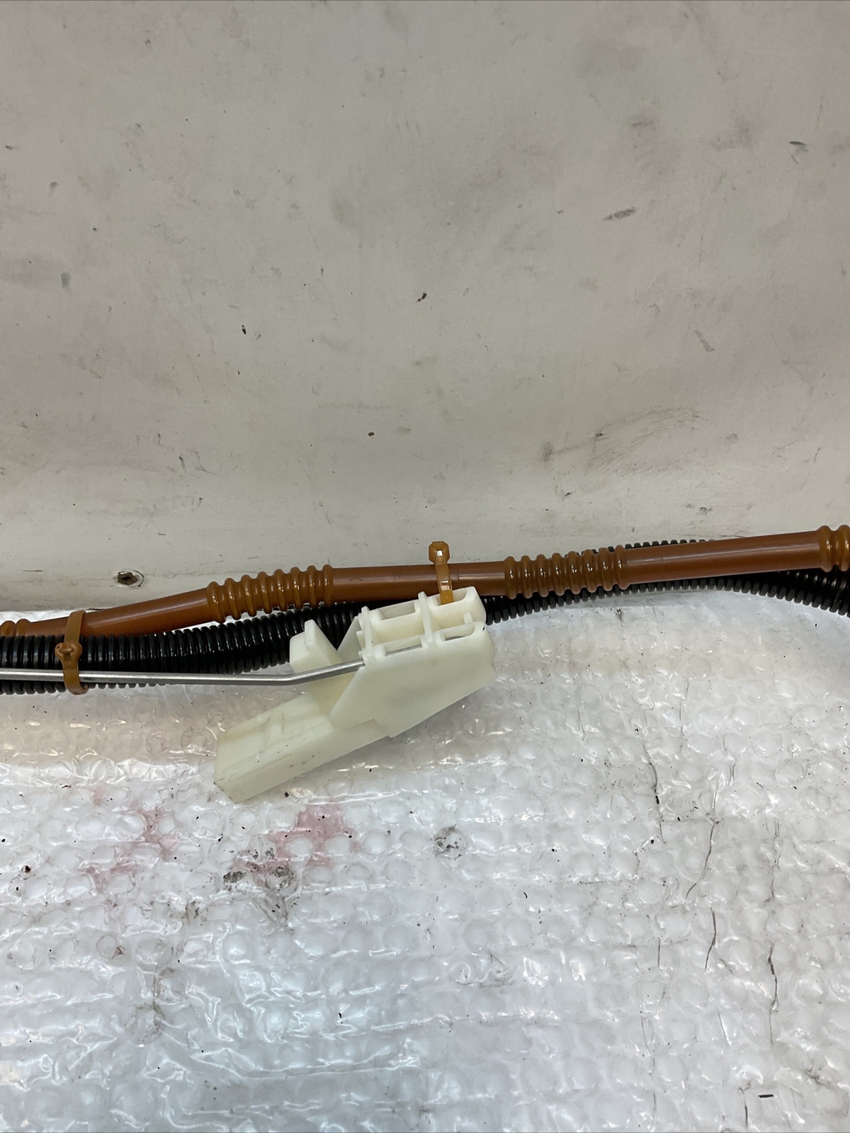 oem Genuine OEM Right Fuel Hose bentley VW/Audi 3D0919715J