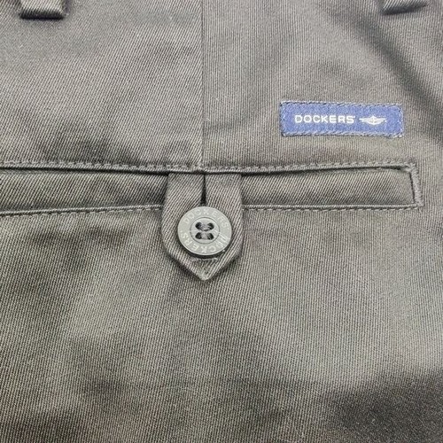 Pantalones negros Dockers D2 pierna recta 32 x 30 frente plano - Imagen 2 de 5