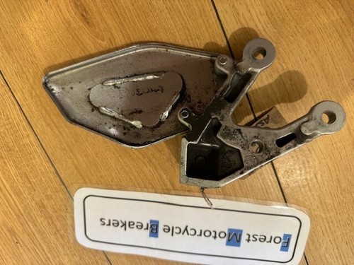 YAMAHA YZF R3 2015 - FRONT LEFT FOOT HANGER - Picture 2 of 4