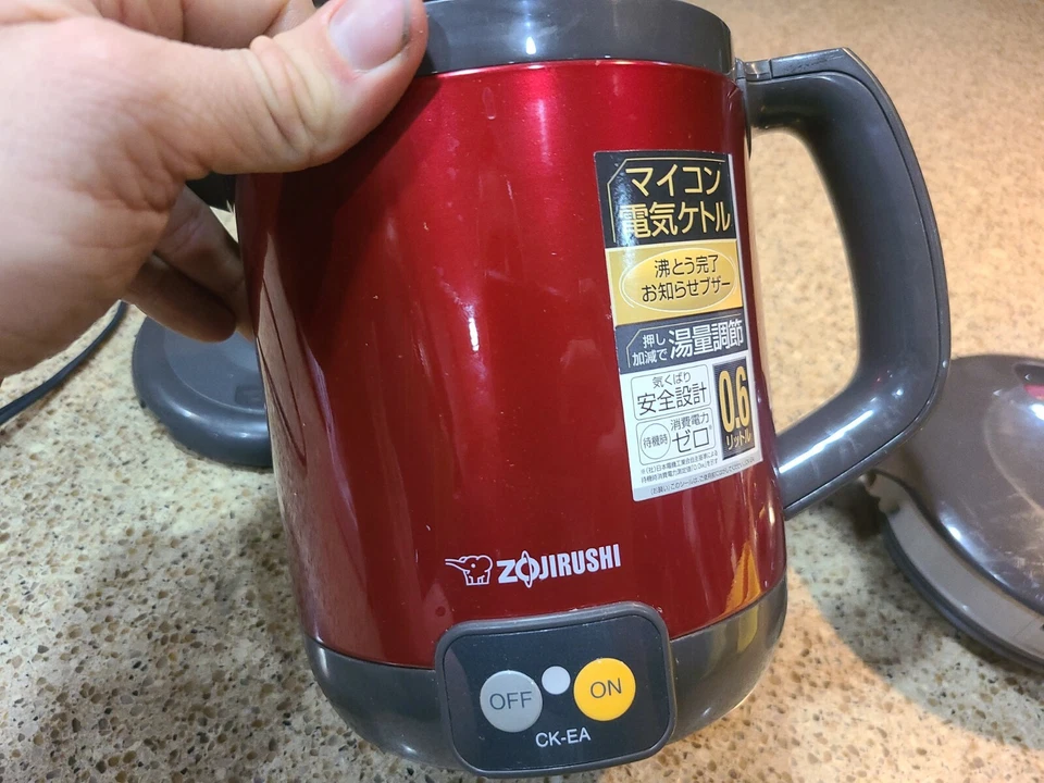 Hervidor eléctrico Zojirushi (0,6 L) rojo metálico CK-EA de Japón Foto 3 de 4