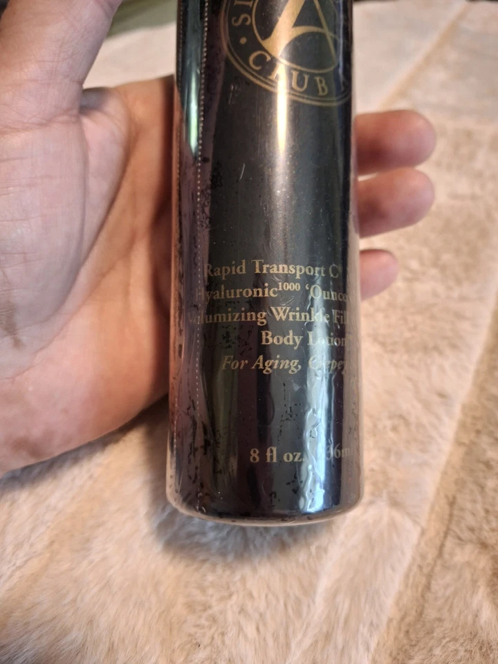 Loción corporal hialurónica de onza de oro Signature Club A Rapid Transport C infundida Foto 2 de 4