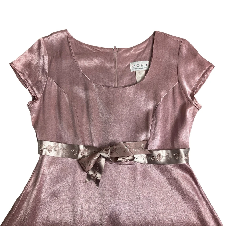 Mini Vestido Vintage Y2K XOXO 5 Rosa Iridiscente Brillo Floral Satén Corbata Coqueta Foto 3 de 4