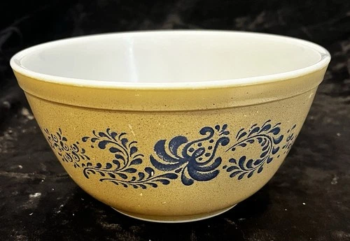 VTG Pyrex HOMESTEAD  1.5 qt #402  Round Mixing Bowl Speckled Tan Blue MINT!!