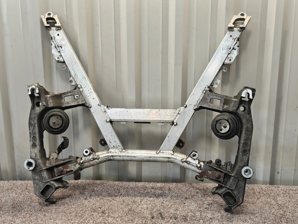 BMW 525 I SPORT AUTO E39 2002 - Front subframe crossmember 42121727 46
