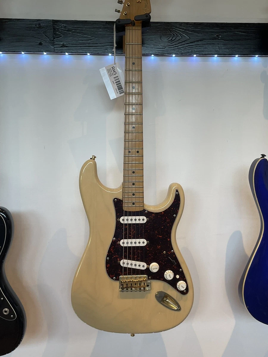 Fender deluxe players stratocaster deals