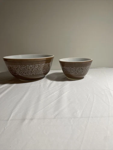Vintage Pyrex Mixing Bowl Set. 401 And 403.