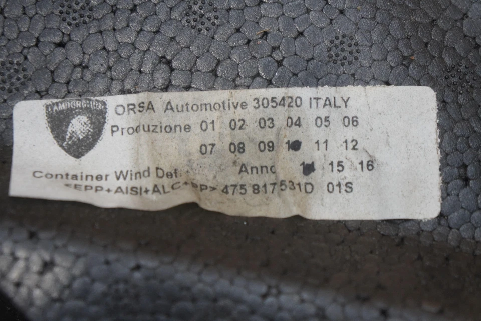 Almohadilla de espuma deflectora de viento delantera debajo del capó 475817531D Lamborghini Aventador 2015 Foto 3 de 3