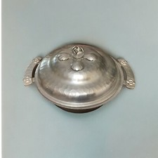 VTG 1950’s MCM World Hand Forged Aluminum Covered Casserole Dish Floral Hammered