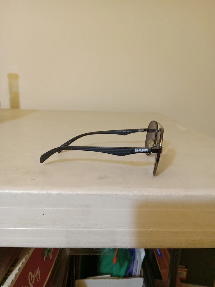 Gafas de sol Kenneth Cole Reaction para hombre Aviator KC1318 negras 08A usadas RAYADAS Foto 4 de 4