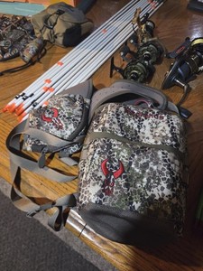 Badlands Magnetic Bino Pack Camo Waist Pack w/ Harness, 10L, 3 Pockets